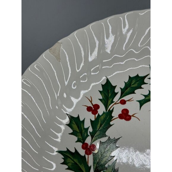 Set Of 2 Christmas Holiday Nouveau Holly Wreath dinner Plates 10" Porcelain READ - Picture 4 of 7